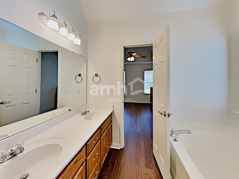 Building Photo - 1914 Amacher Dr