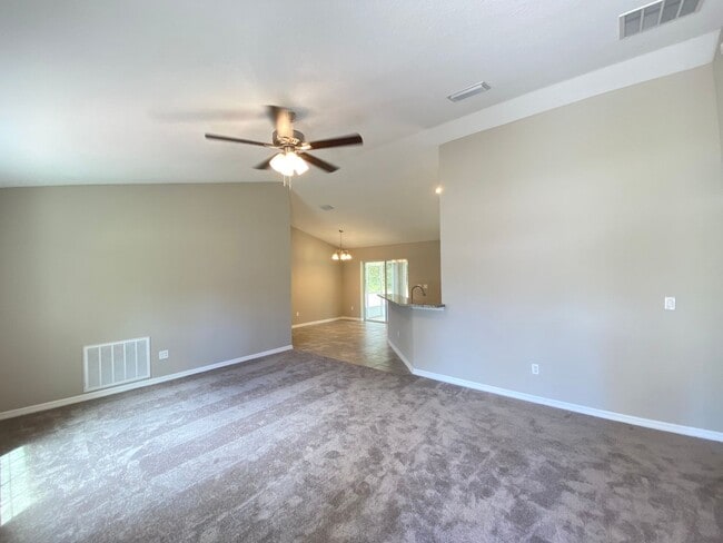 Building Photo - Desirable SW Ocala Neighborhood 3/2/2 *WON'T LAST*