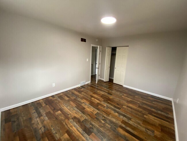 Building Photo - Renovated 3 Bed Single Family Ranch Home o...