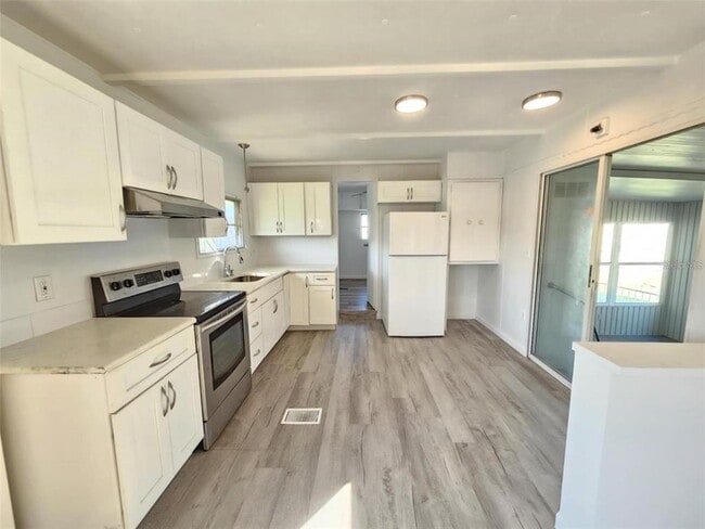 Building Photo - 321 3rd St Dr W