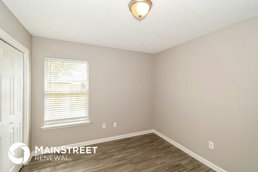 Building Photo - 11731 Deep Springs Dr N