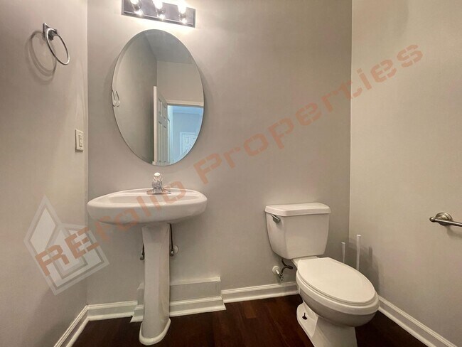 Building Photo - Wonderful 4 Bedroom 2.5 Bath, With Fresh P...