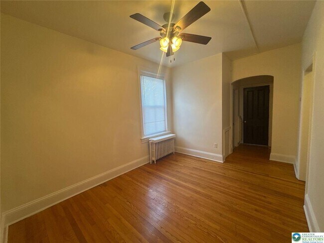 Building Photo - 636 N New St