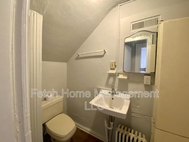 Building Photo - 633 Manor St