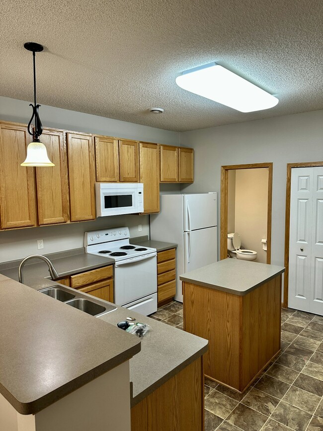 Building Photo - 13037 Europa Trail Way N