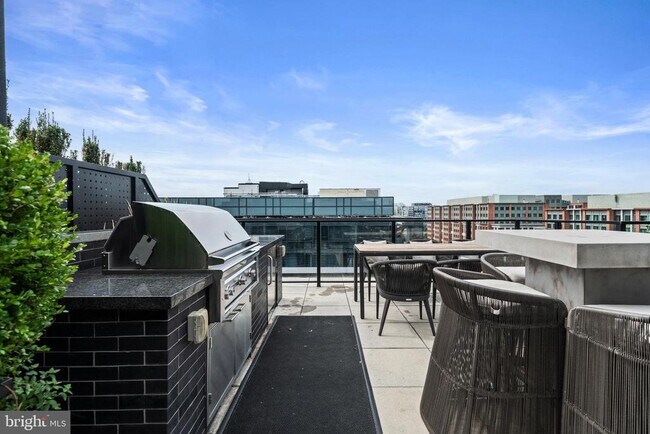 Building Photo - 1300 4th St SE