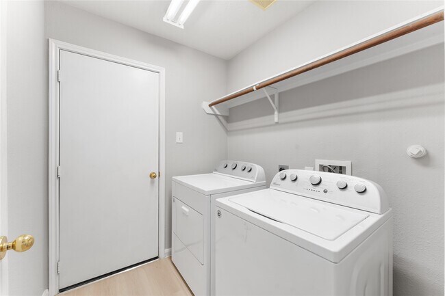 Building Photo - 13733 Stark Bridge Ln