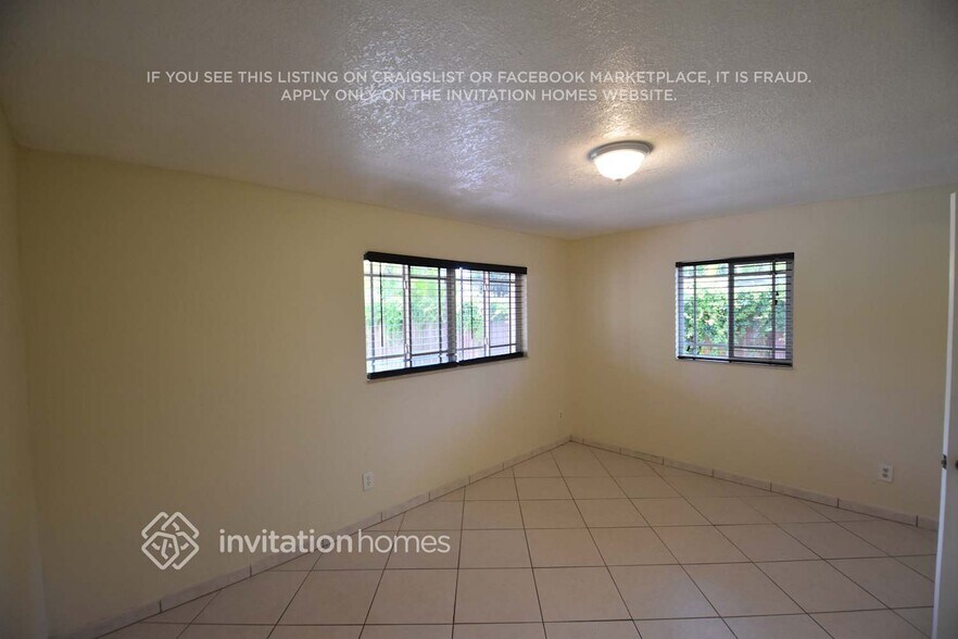 Building Photo - 623 W 63rd Dr