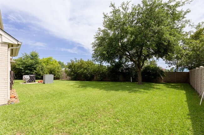 Building Photo - 44 Parkway Pl