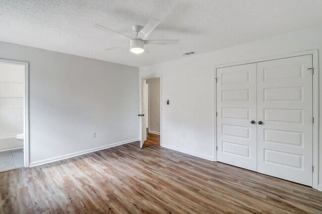 Building Photo - Full Renovated  4 Bed/2 Bath Oasis in Geor...