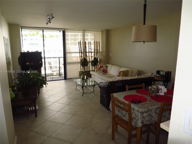 Building Photo - 600 NE 36th St