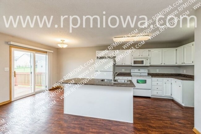 Building Photo - 908 SW 47th Cir