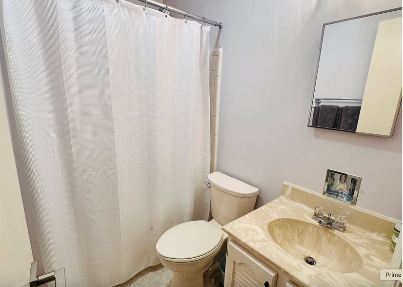 Building Photo - 509 Watts St