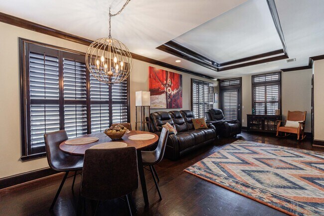 Primary Photo - 3334 Peachtree Rd