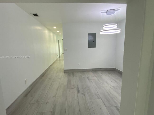 Building Photo - 403 SW 89th Pl
