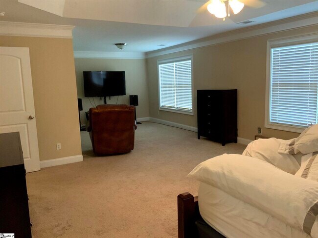 Building Photo - 201 Raven Falls Ln