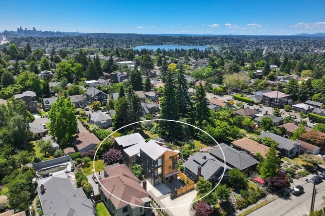 Building Photo - 2bd/1.5ba Seattle Condo