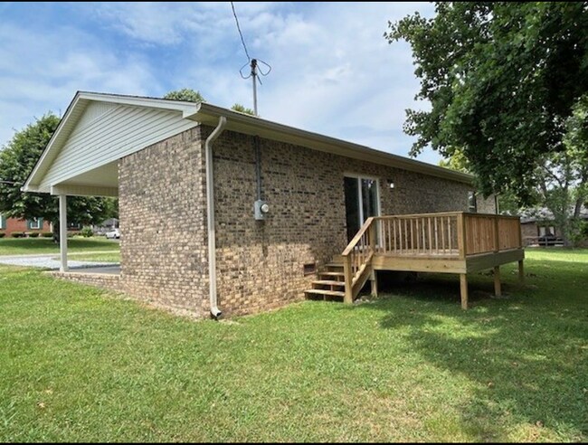 Building Photo - 113 Lowell Dr W