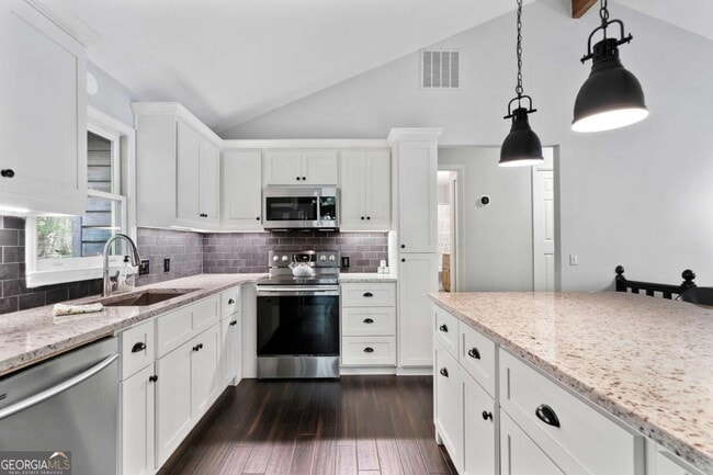 Building Photo - 180 Waterfront Dr