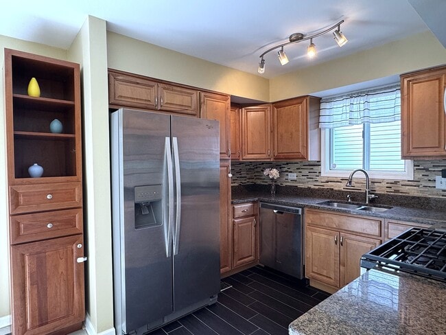 Building Photo - 1142 Greensfield Dr