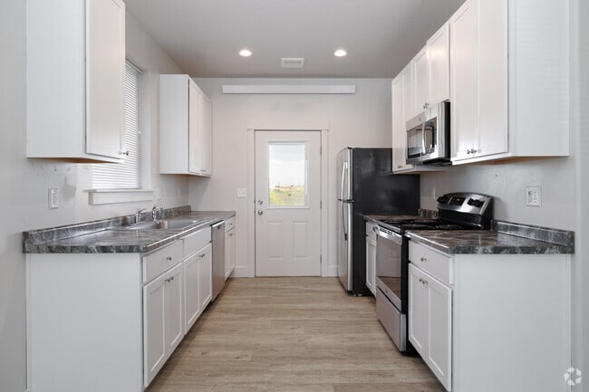 2BR, 2BA - 961SF - Kitchen - Idaho Falls Hitt Road, LLC