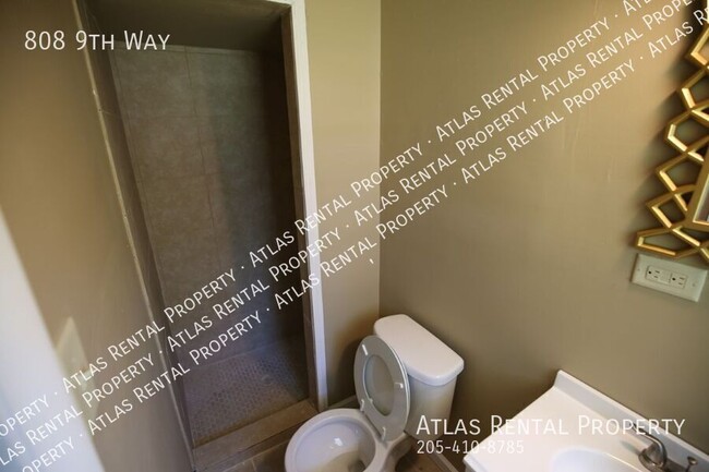 Building Photo - 808 9th Way