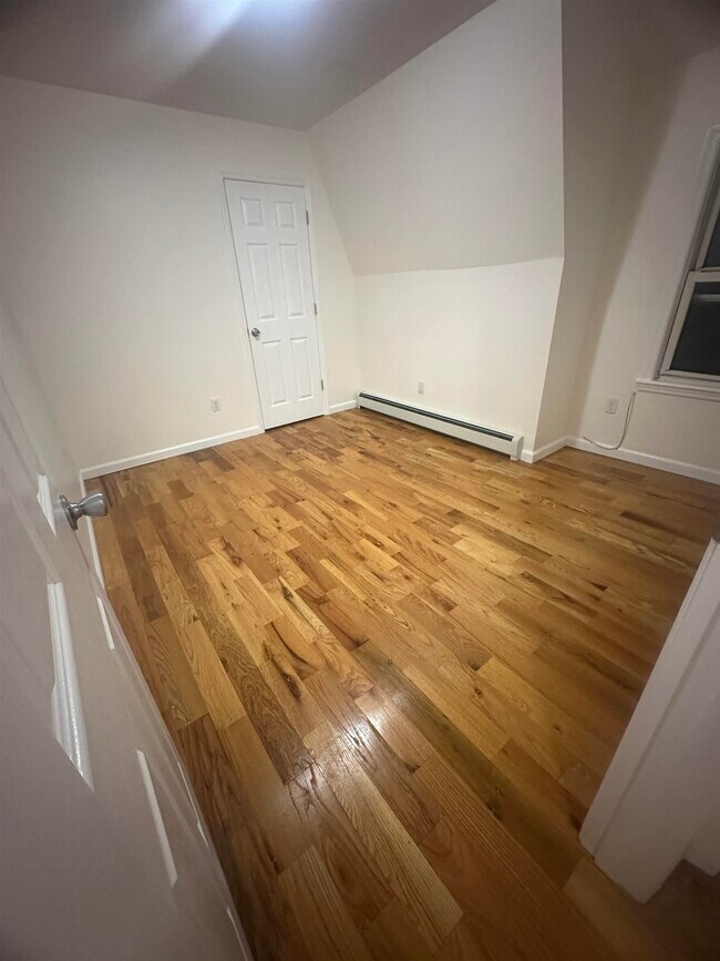 Building Photo - 192 Fairview Ave