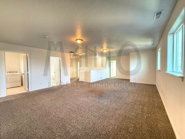 Building Photo - Spacious Airway Heights Home