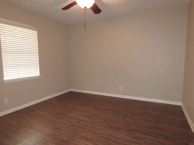 Building Photo - South Tyler! Beautiful 4 Bedroom, 3 Bath House