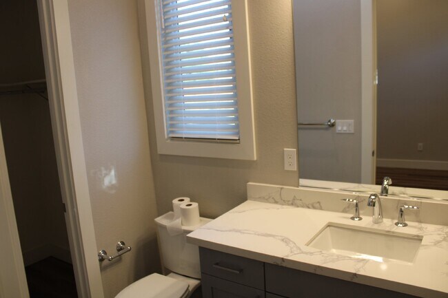 Building Photo - Gorgeous 3 Bedroom, 2 Bath Home in Rural Danville Setting