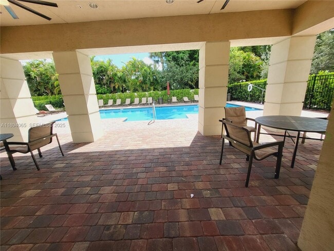 Building Photo - 2820 Troubadour St