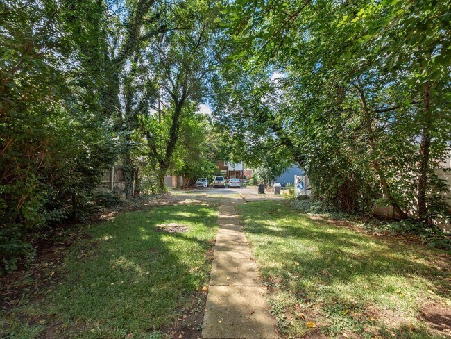 Building Photo - 385 E 13th Ave