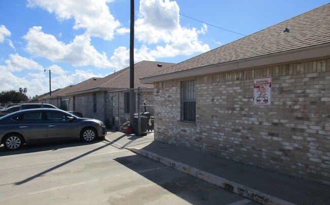 Primary Photo - El Chaparral Apartment