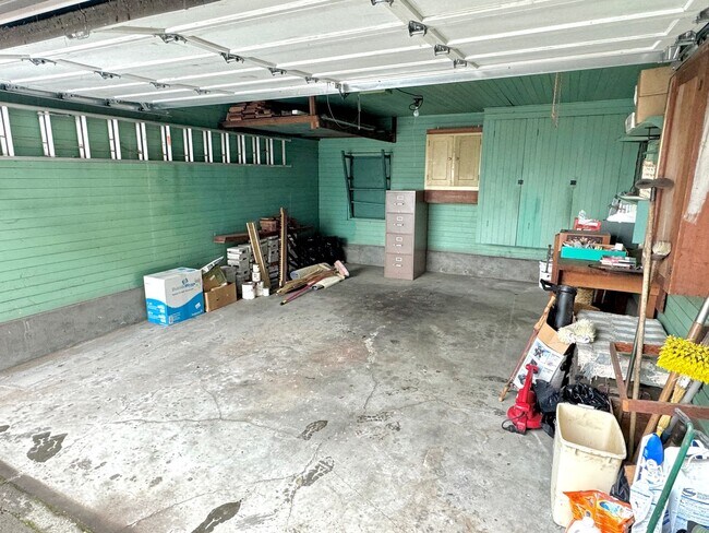 Building Photo - Alameda Neighborhood Pristine Tudor Home, Downtown Views, All The Amenities - A Must See!