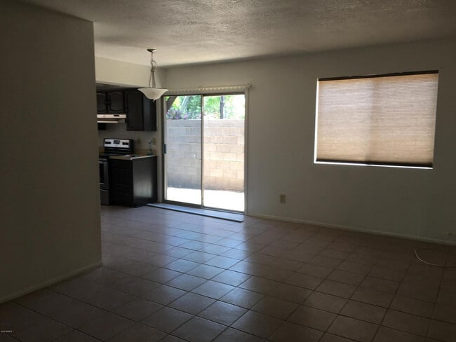 Building Photo - 2813 N Evergreen St