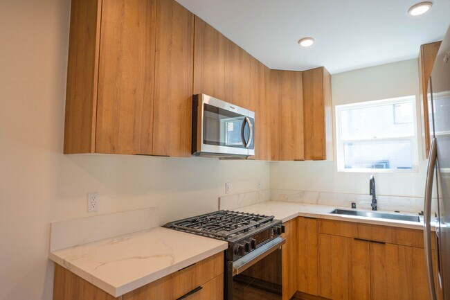 Building Photo - 1038 Westmoreland Ave