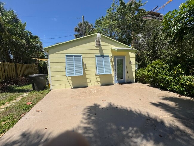 Primary Photo - 409 45th St