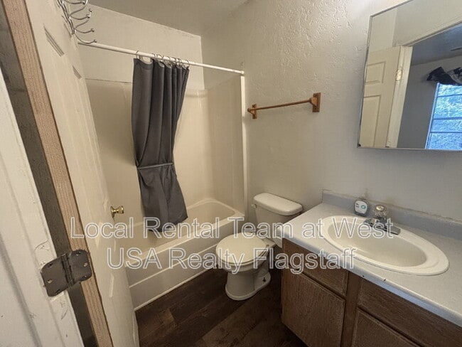 Building Photo - 625 S Fountaine St
