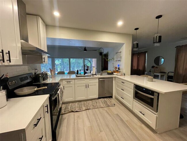 Building Photo - 8948 SW 53rd St