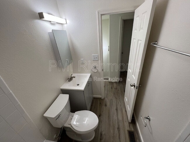 Building Photo - 3530 E Richmond Rd