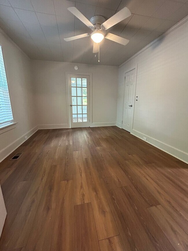 Building Photo - 2 Bedroom House in Lexington near Main St