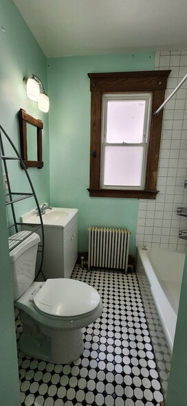Building Photo - 352 Elm St
