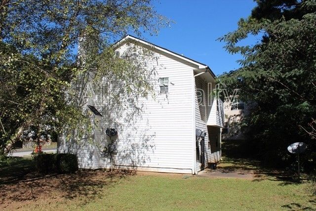 Building Photo - 1389 Highgrove Way