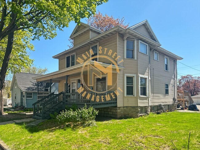 Primary Photo - 527 S Ashland Ave