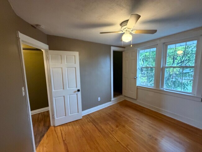 Building Photo - 402 Douglass St