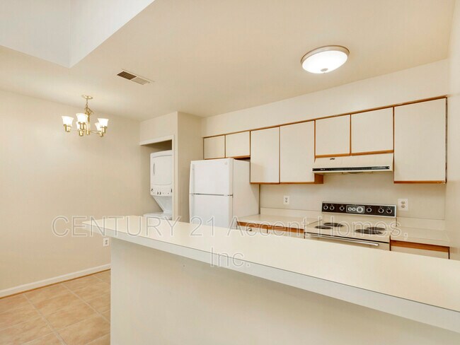 Building Photo - 8647 Beekman Pl