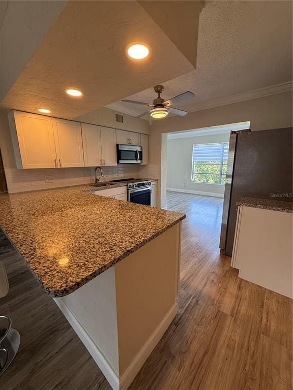 Building Photo - 2428 Columbia Dr