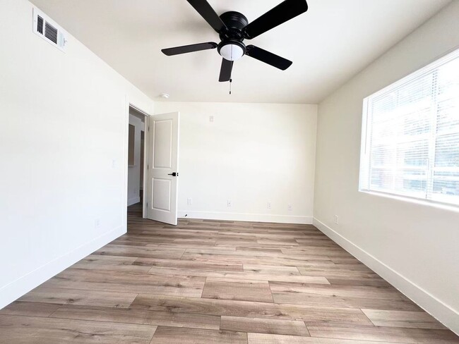 Building Photo - 230 Mission Catalina Ln