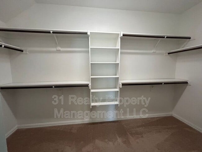 Building Photo - 16616 Central Garden Ln