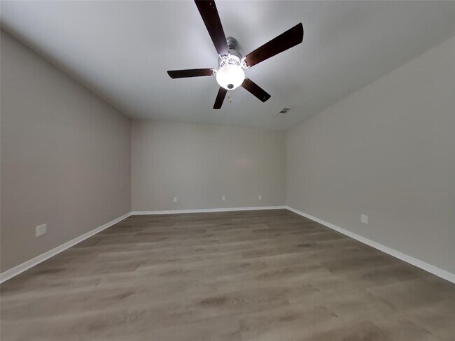 Building Photo - 212 Comanche Plains Rd